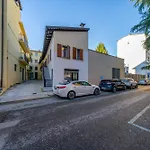 Guesthost - La Corte Del Pozzo * Udine