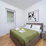 Guesthost - La Corte Del Pozzo Apartment Udine