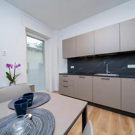 Guesthost - La Corte Del Pozzo *