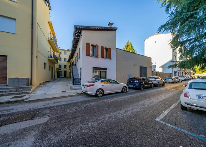 Guesthost - La Corte Del Pozzo * Udine